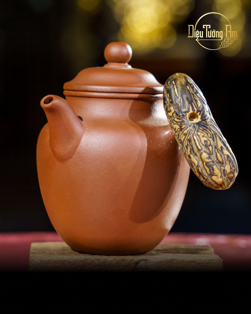 ẤM TRÀ TỬ SA QUAI NGHỆ THUẬT - THỦ CÔNG - 180CC 180ATR180-10